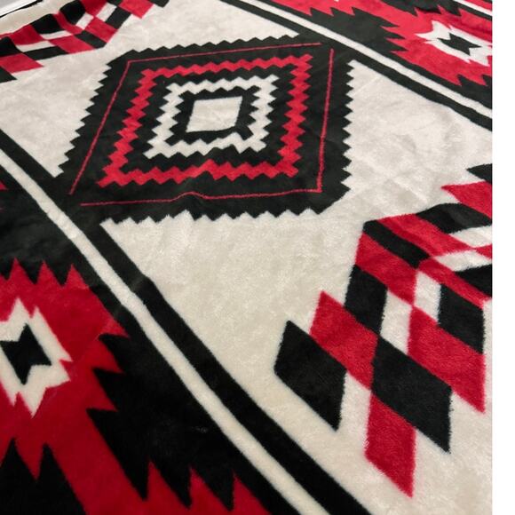 Southwest style Aztec Fleece Red Blanket 50X61" nostalgic throw soft western - Picture 5 of 5